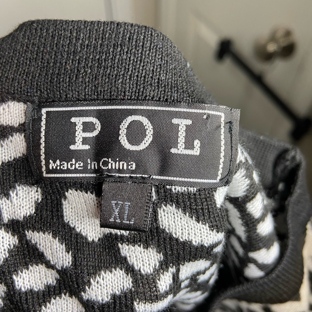 Woman’s X-Large POL animal print black and white sweater - Picture 4 of 4